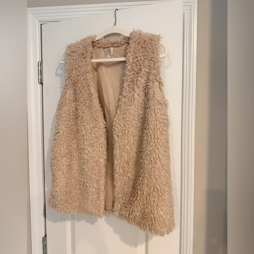 LC Lauren Conrad Runway Faux Fur Beige Sherpa Vest with Pockets, size Small